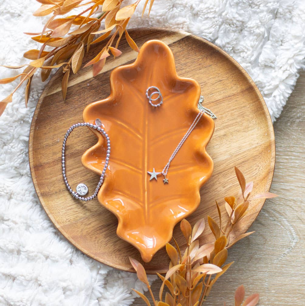 Plat à feuilles d'automne et d'automne