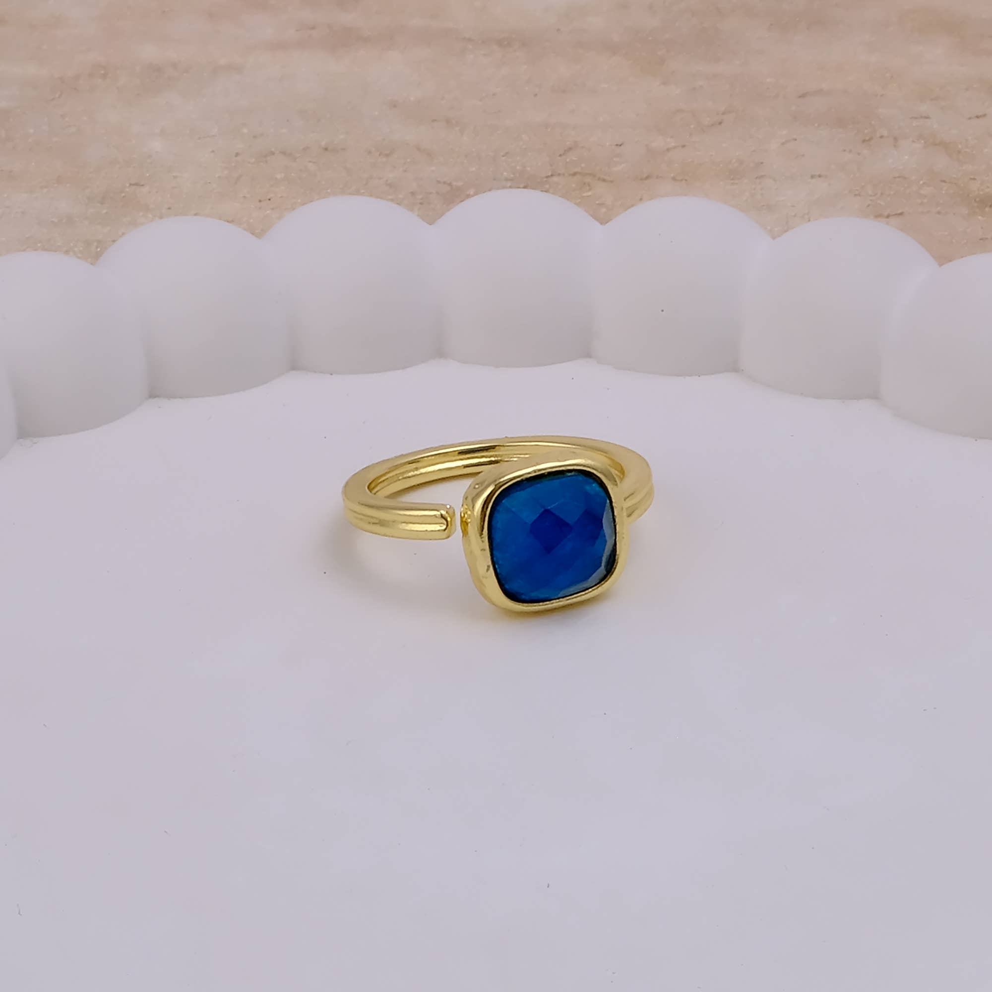 Bague Coussin Réglable Plaquée Or 18K Apatite Bleu Néon