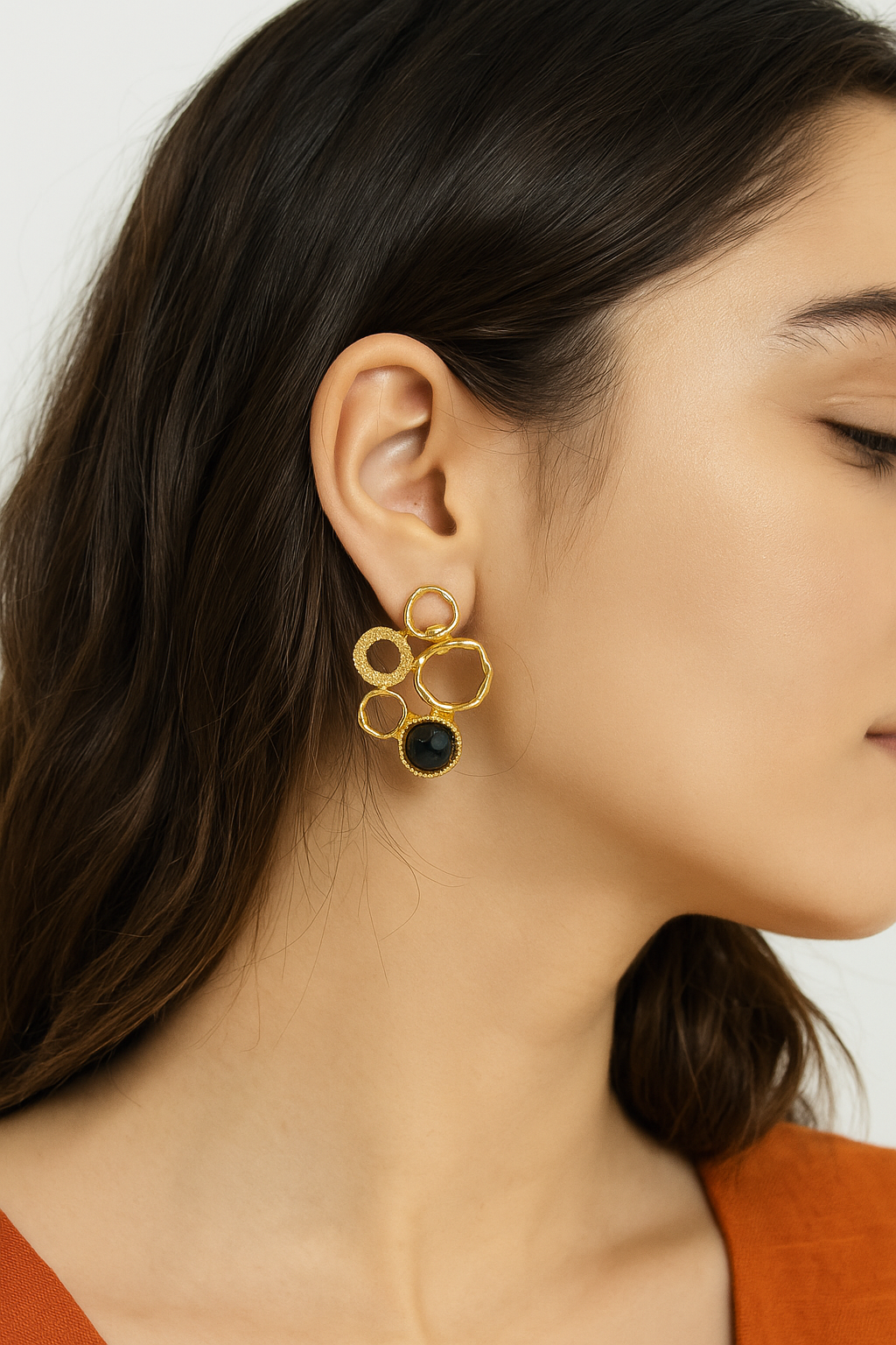 Boucles d'oreilles en onyx noir fait main plaquées or.