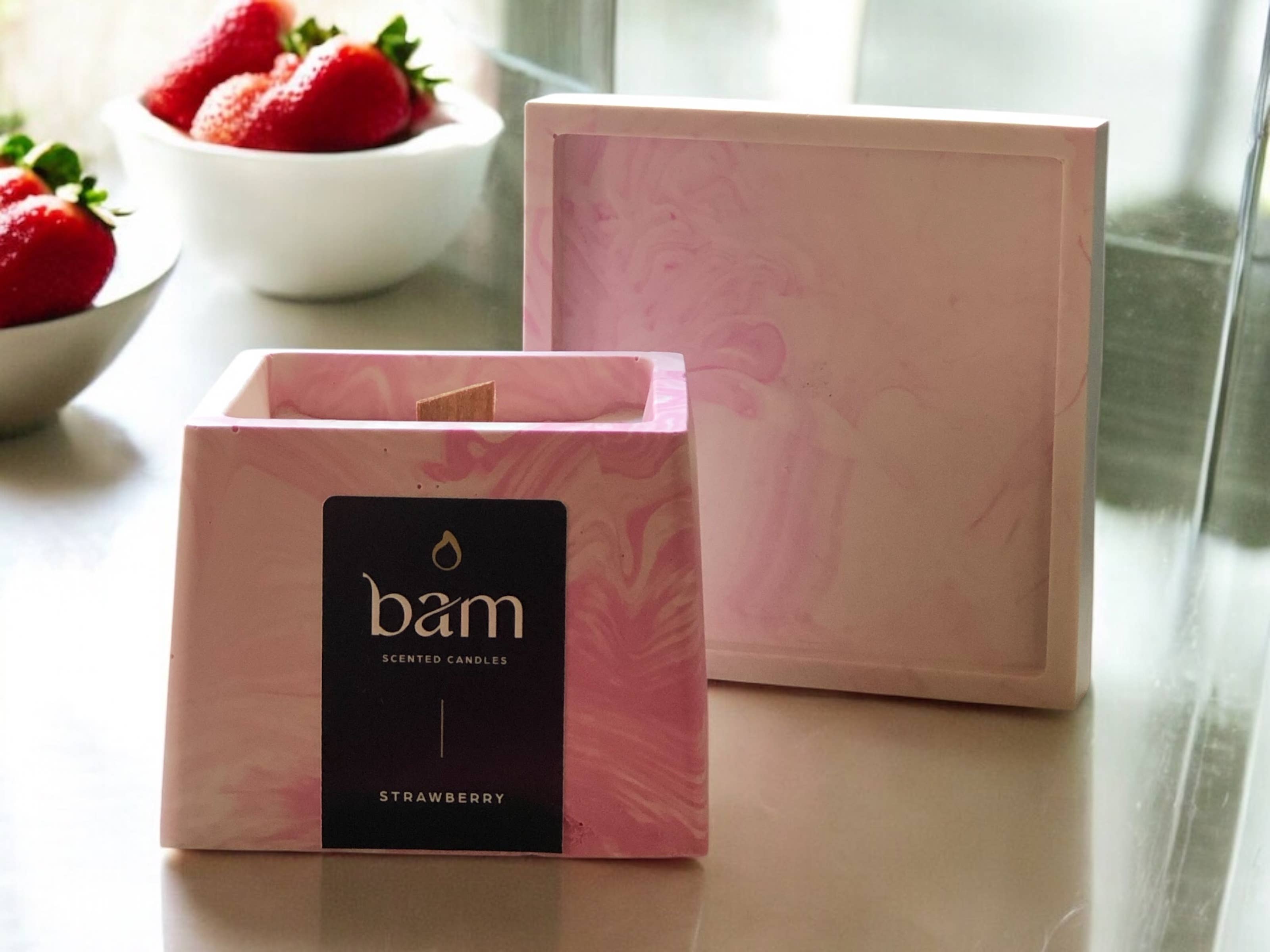 BAM - Bougie parfumée FRAISE - Collection SQUARE