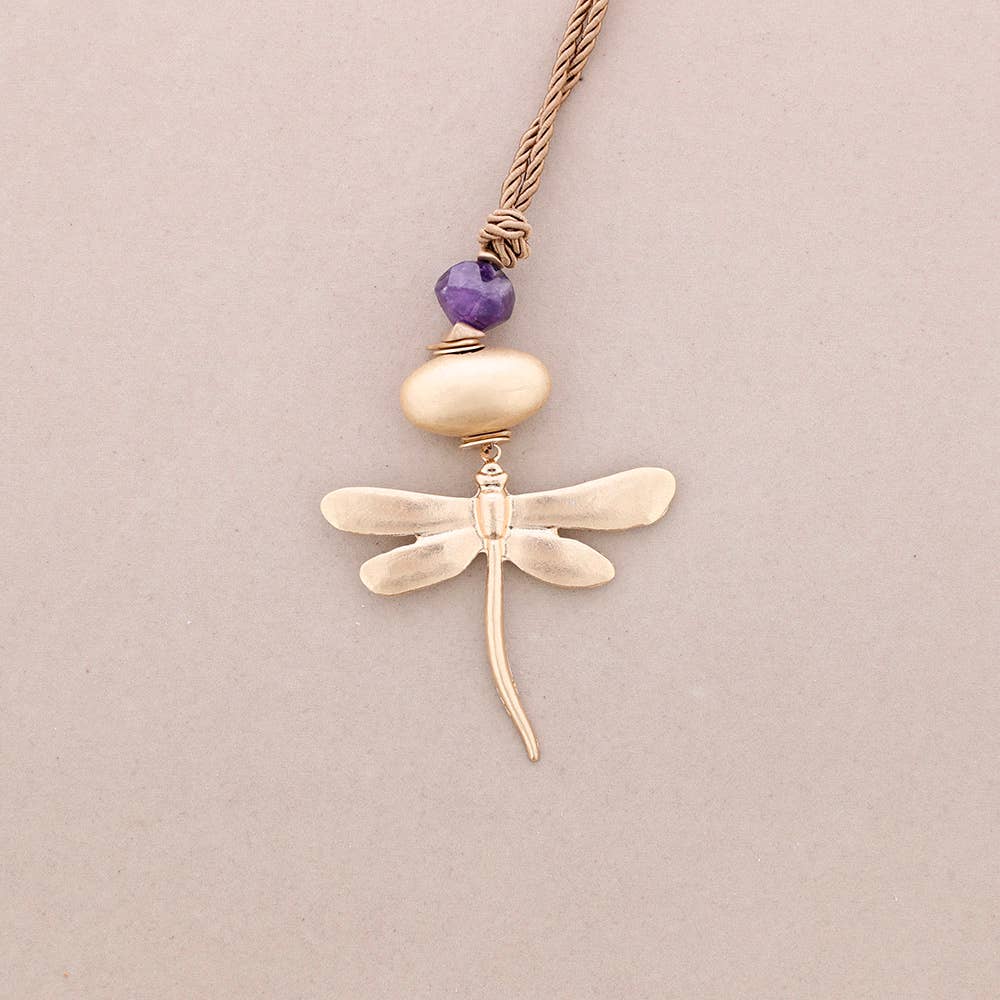 Collier à pendentif long en pierre métallique en forme de libellule: Rose