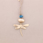 Collier à pendentif long en pierre métallique en forme de libellule: Bleu