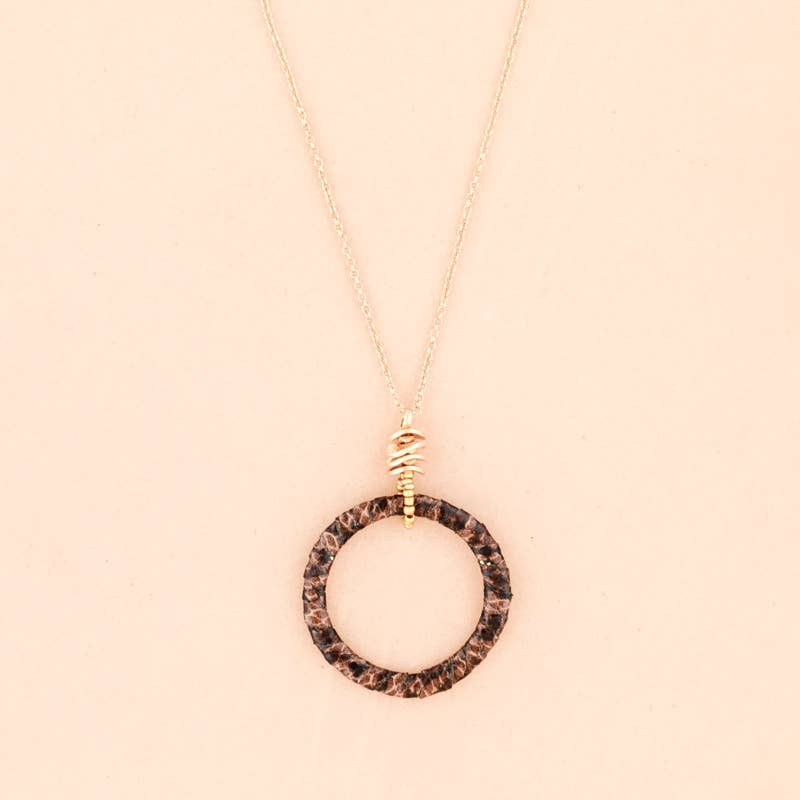 Collier long avec pendentif Piton Ring: Beige