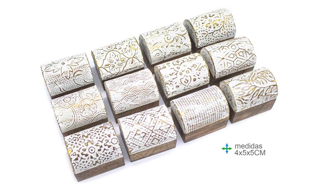 Boîte en bois décorée 4x5x5