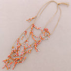 Long collier perlé en résine: Rouge