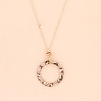 Collier long avec pendentif Piton Ring: Beige