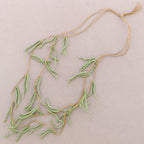 Long collier perlé en résine: Rouge