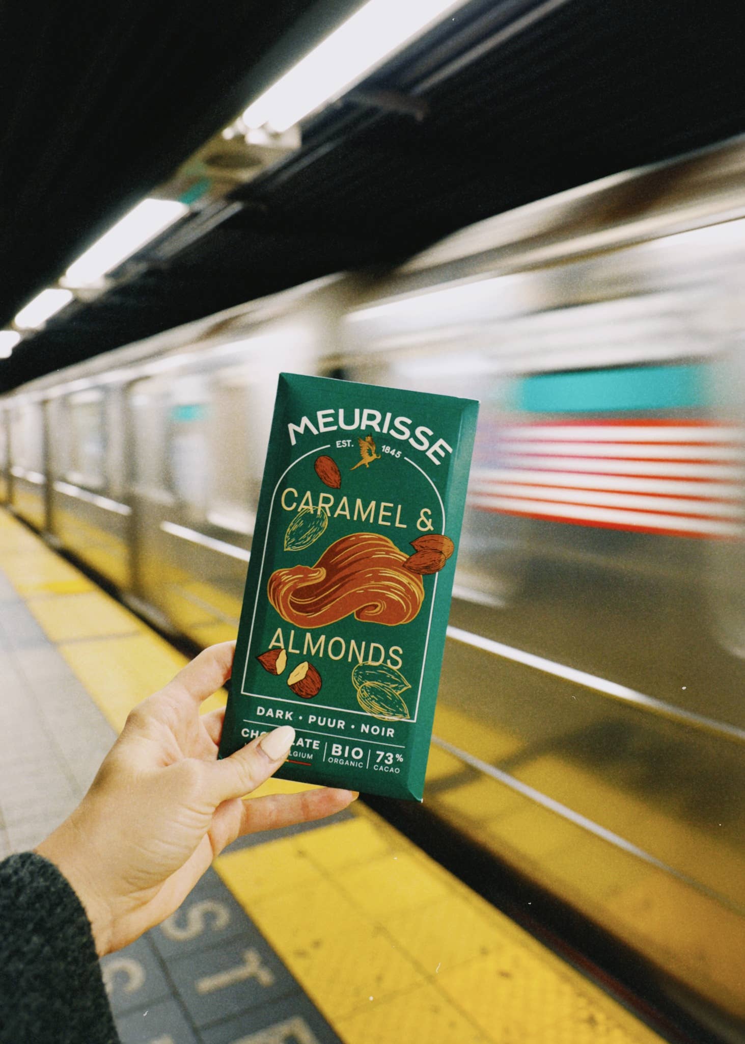 Chocolat noir biologique aux amandes caramélisées (100g)