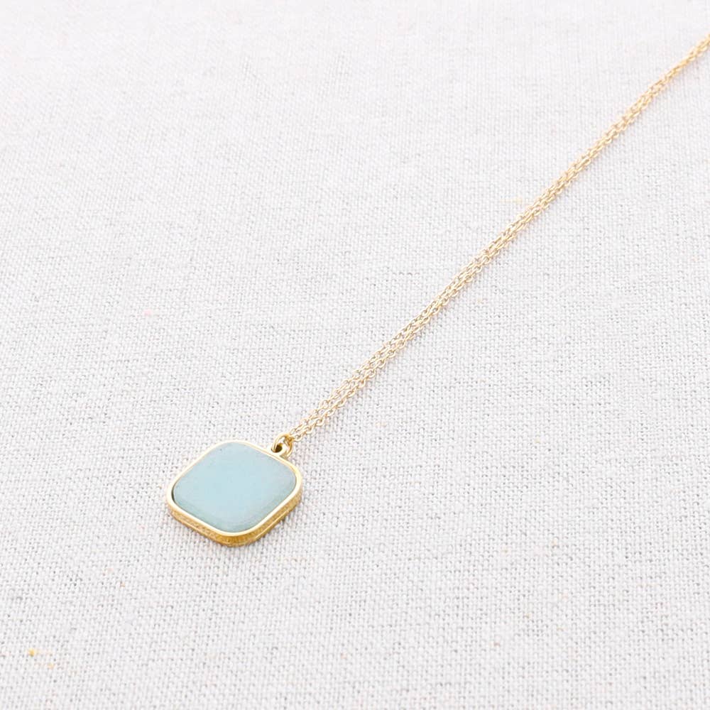 Collier en acier avec pendentif en pierre: Rose