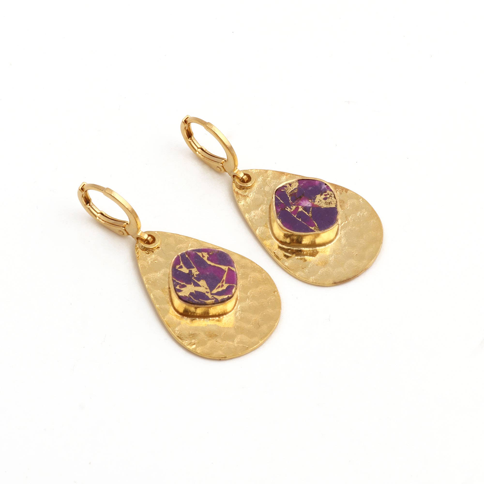 Boucles d'oreilles pendantes texturées plaquées or Mohave violettes faites à la main