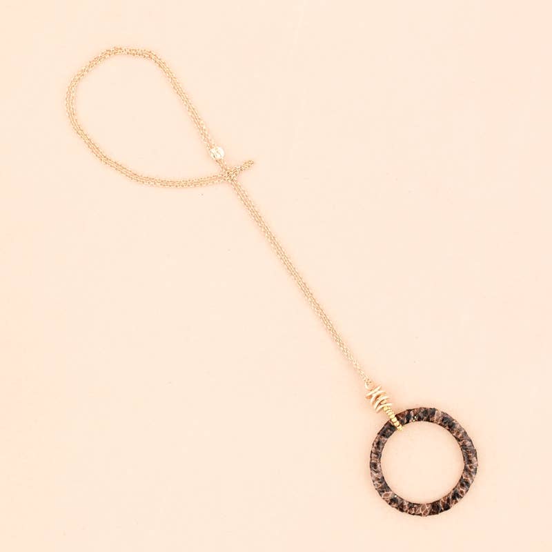 Collier long avec pendentif Piton Ring: Beige