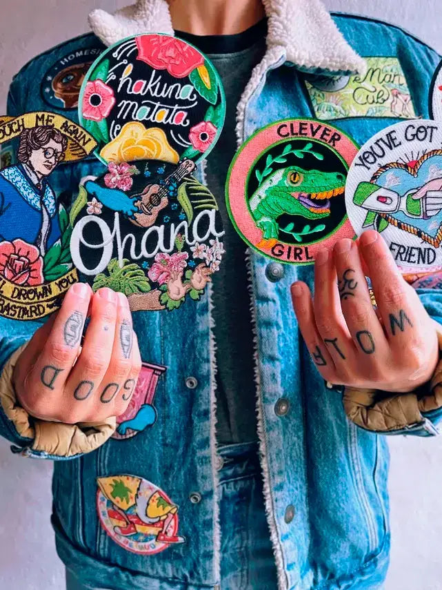 Patch Joyeux Non-Anniversaire Chapelier Fou par la barbuda