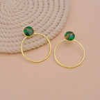 Clous d'oreilles sertis de jade Mohave vert en forme ronde plaqués or