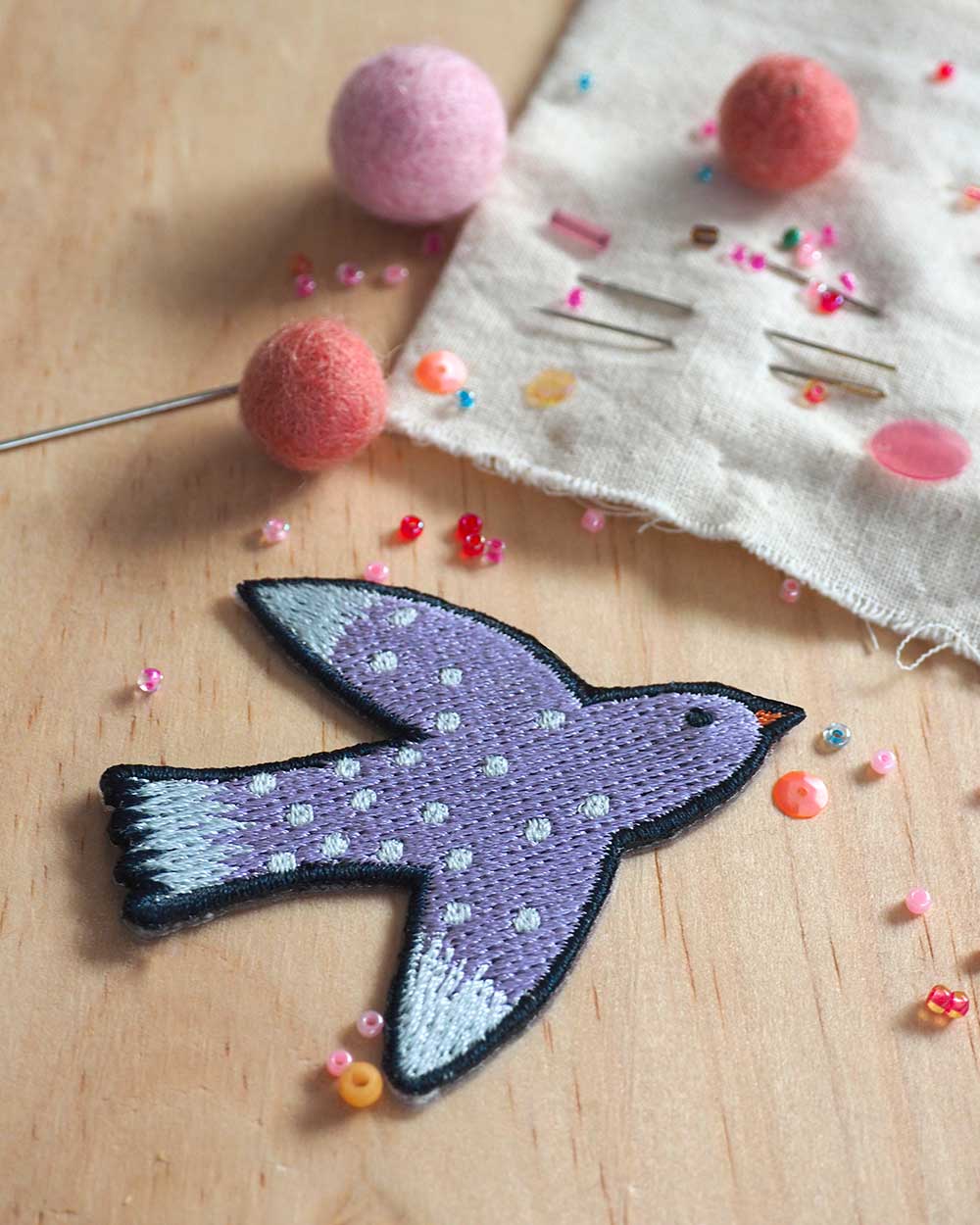 Patch brodé thermocollant motif Oiseau parme