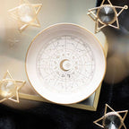 Plat à babioles en forme de roue astrologique blanc cassé