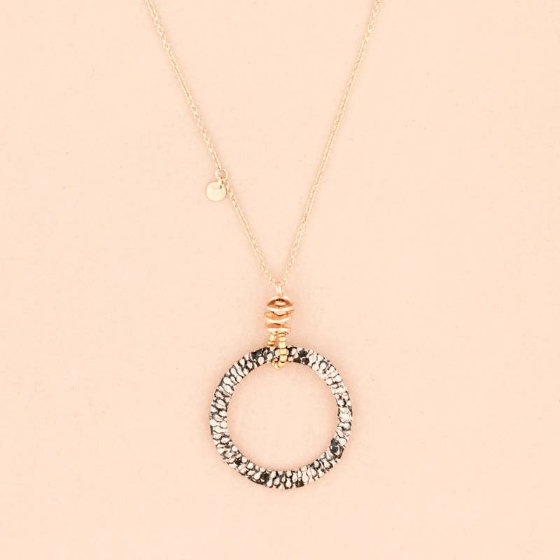Collier long avec pendentif Piton Ring: Beige