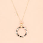 Collier long avec pendentif Piton Ring: Beige