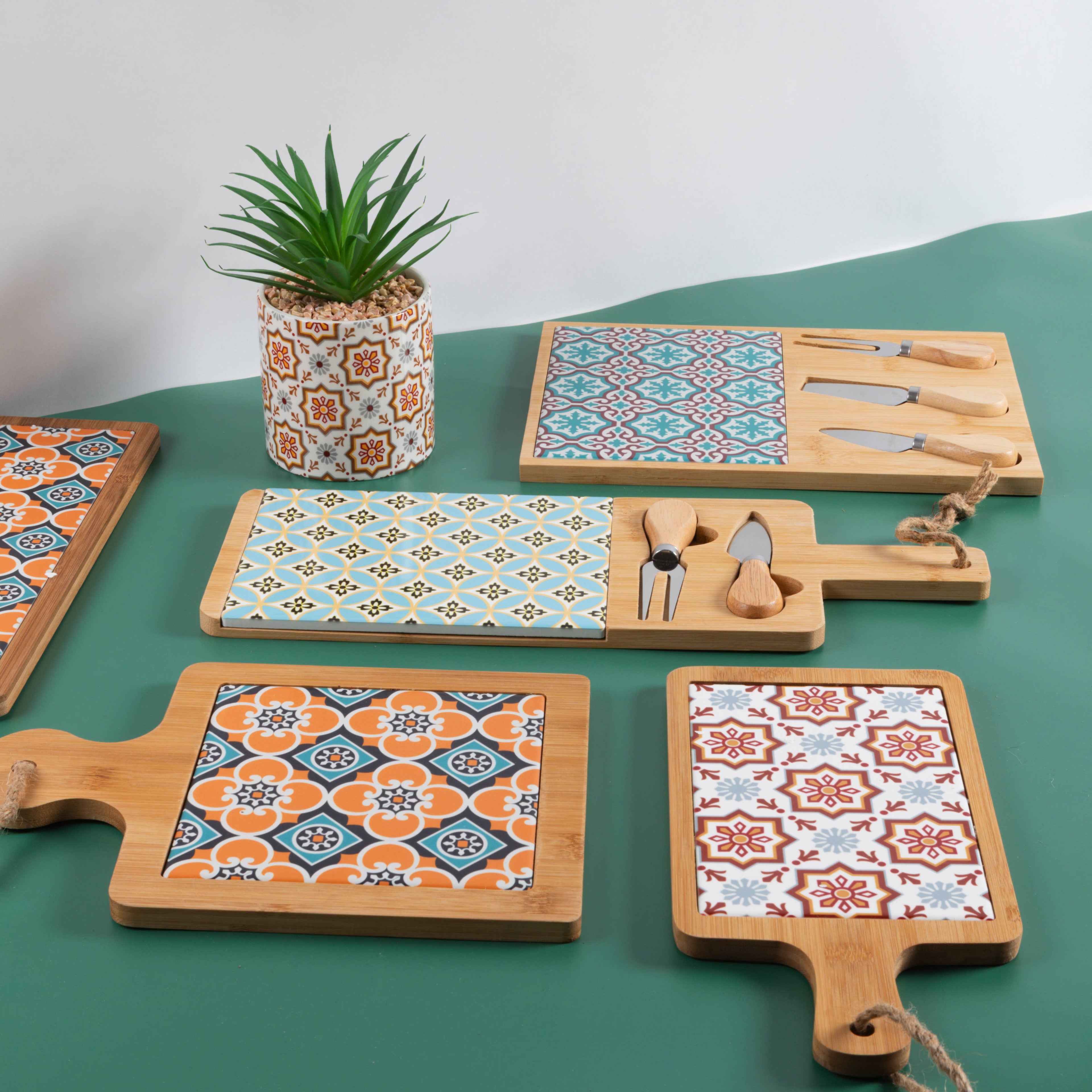 PLANCHE VALLADOLID 4ASS AVEC3 COUTEAUX À FROMAGE