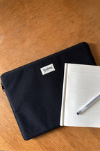 Housse d'ordinateur Ava: Denim gris / M