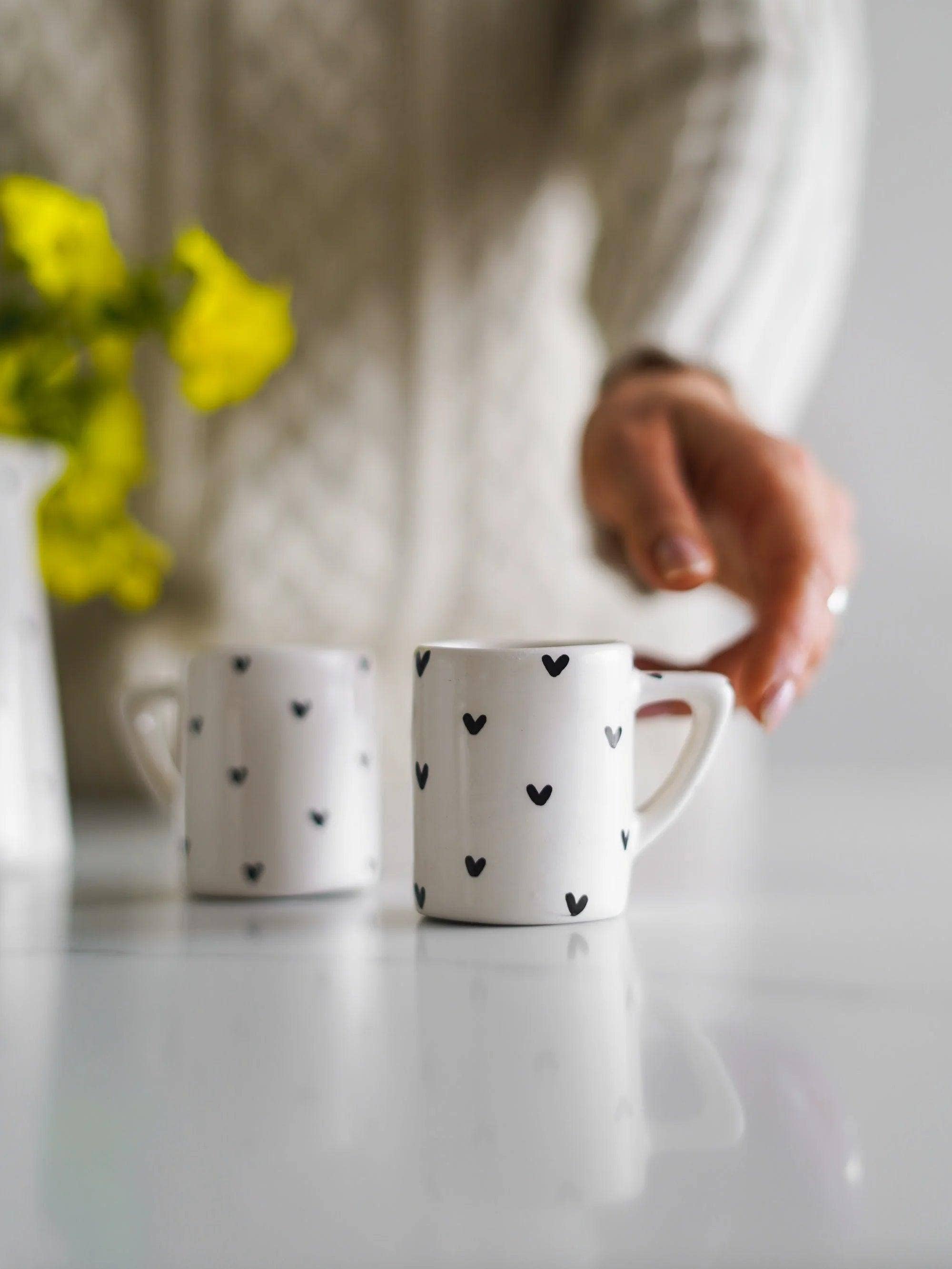 Ensemble de 2 tasses à café cœurs noirs