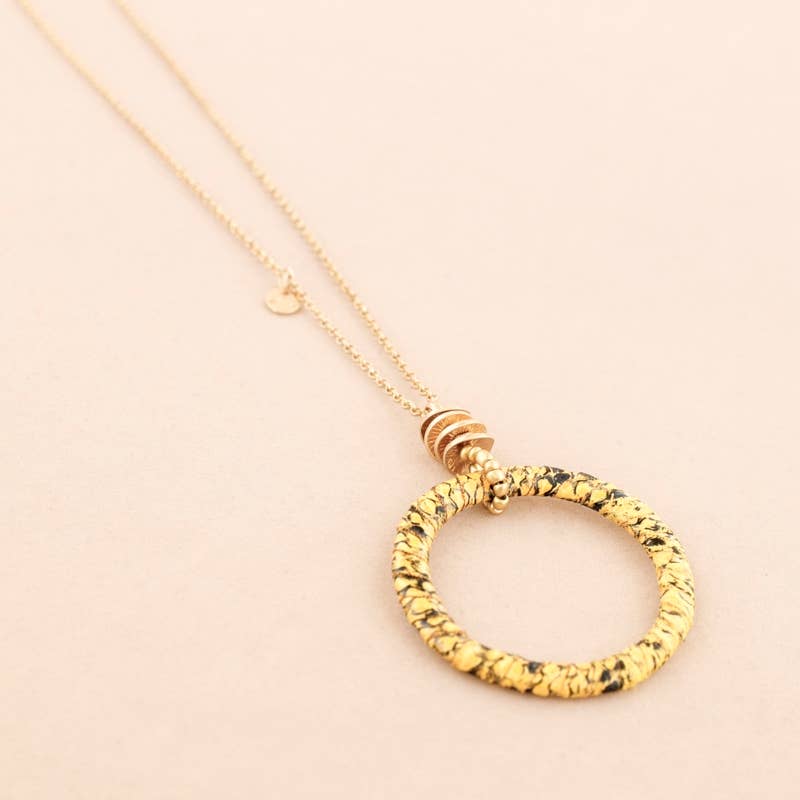 Collier long avec pendentif Piton Ring: Beige