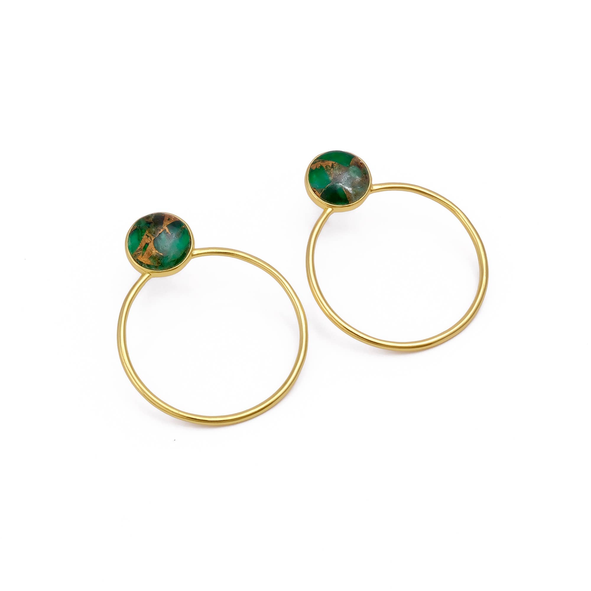 Clous d'oreilles sertis de jade Mohave vert en forme ronde plaqués or